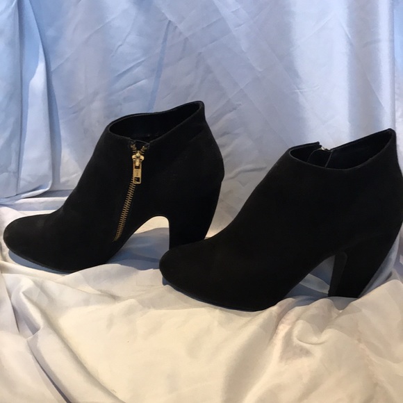 Mossimo black ankle booties gold hardware 4.5 inches size 9.5 - Picture 3 of 4